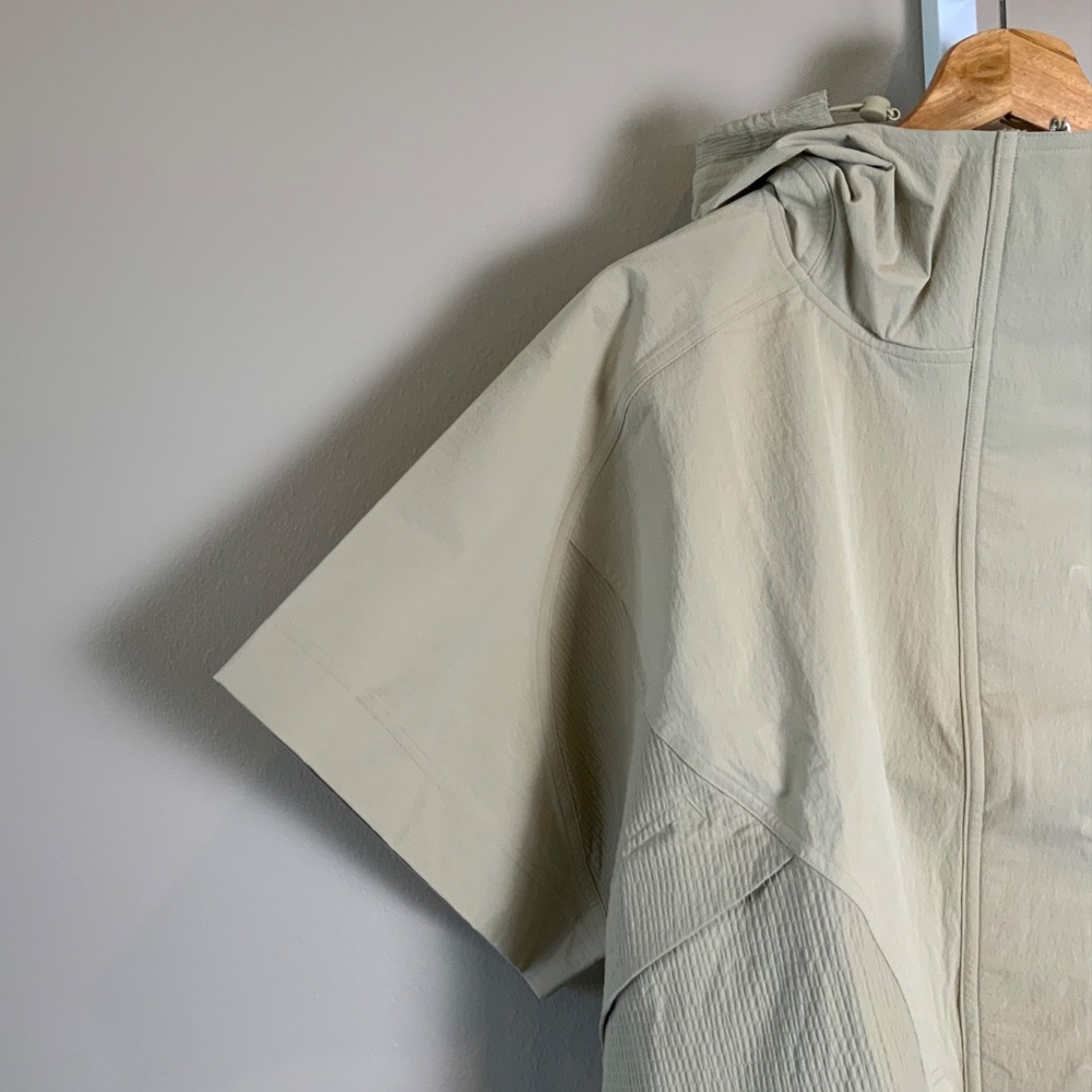Lululemon Mixed Woven Short-Sleeve Jacket - Picture 9 of 16